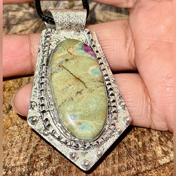 Ruby Fuschite 2 1/2” - Picture 6 of 9